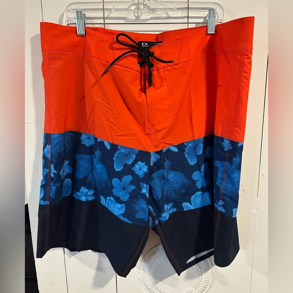 NWT Oakley Colorblock Board Shorts, Orange and Blue, Size 38